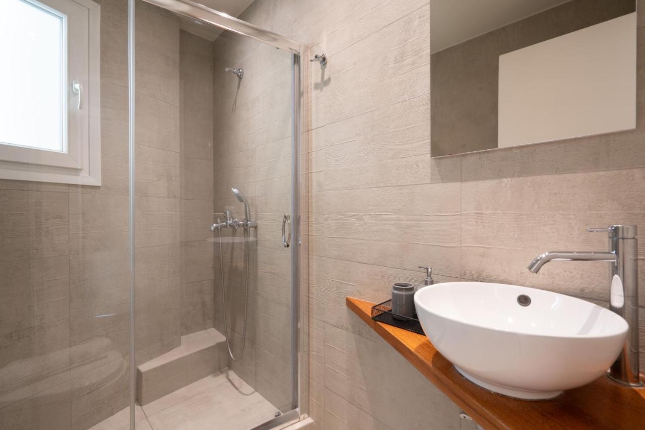 Classy Apartment In Koukaki, Walk To Metro & Acropolis Athens Luaran gambar