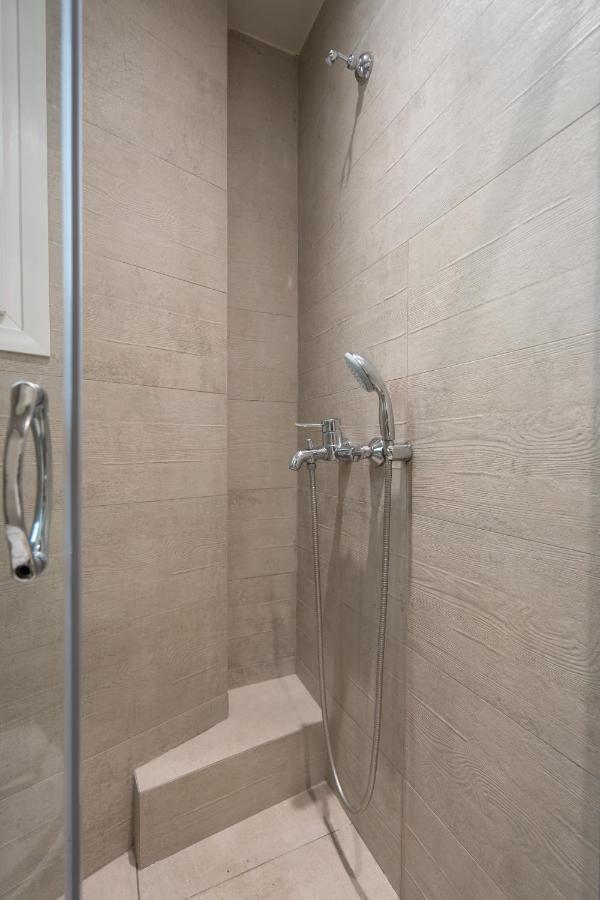 Classy Apartment In Koukaki, Walk To Metro & Acropolis Athens Luaran gambar