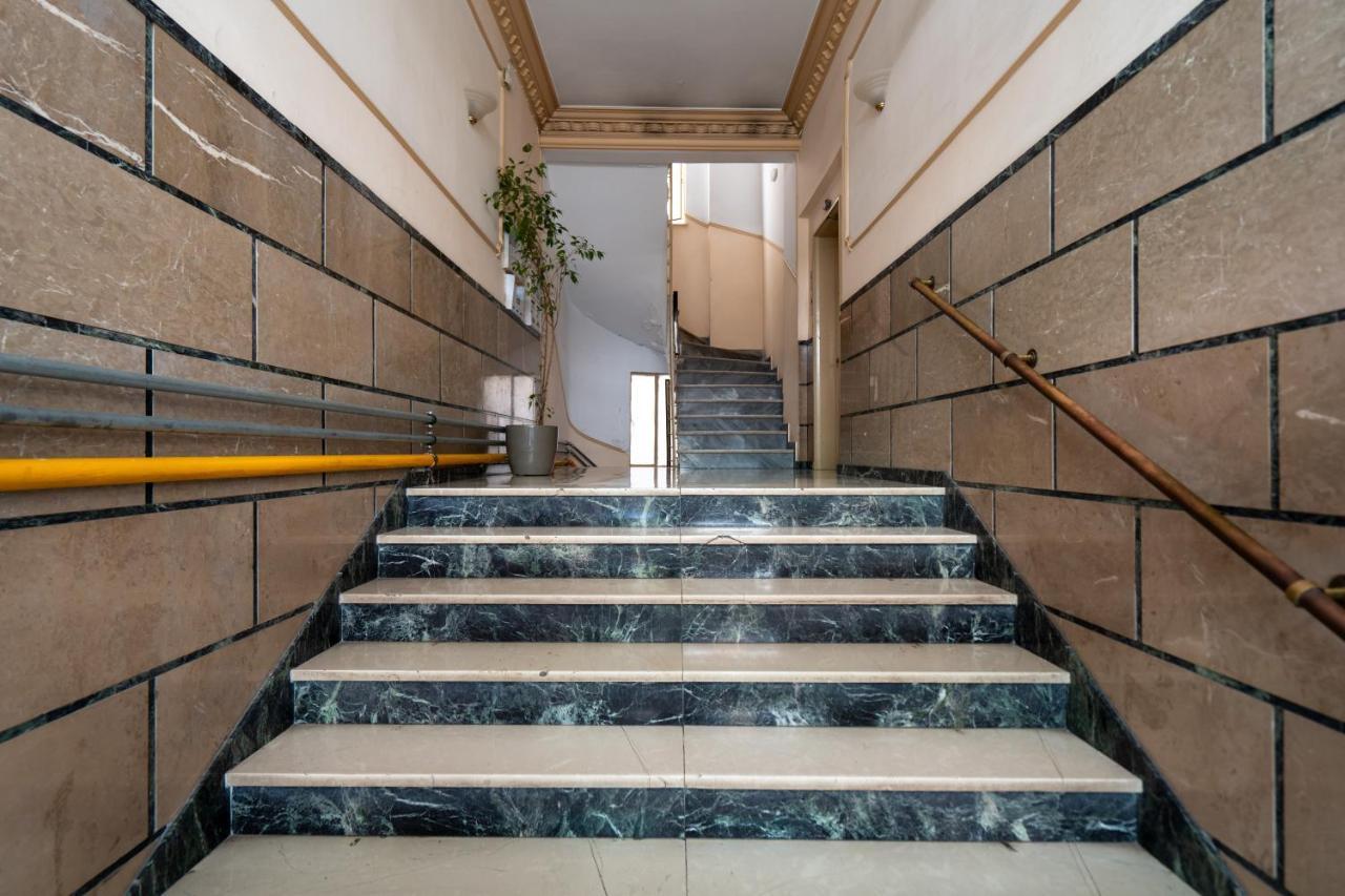 Classy Apartment In Koukaki, Walk To Metro & Acropolis Athens Luaran gambar
