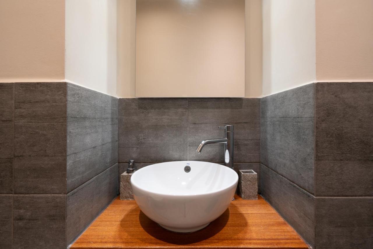 Classy Apartment In Koukaki, Walk To Metro & Acropolis Athens Luaran gambar